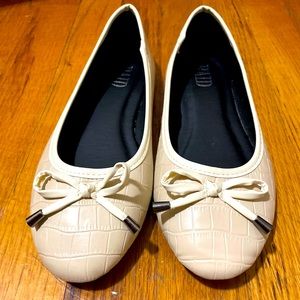 NWOB Women’s RAID beige croc-effect ballet flats with bow, size UK 4